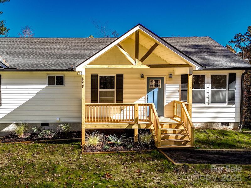 Exterior details and patio area of a home in , Marion (Image 28).