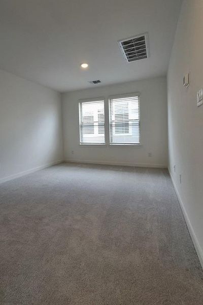 Spacious, unfurnished interior of a new home in Wolf Ranch, Georgetown (Image 20).