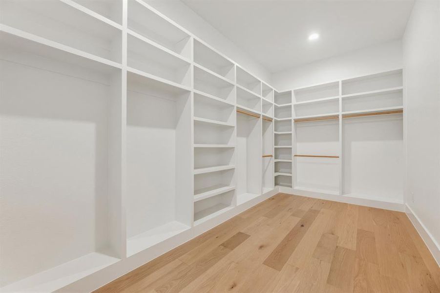 Spacious, unfurnished interior of a new home in Capitol Hill, Anna (Image 38).