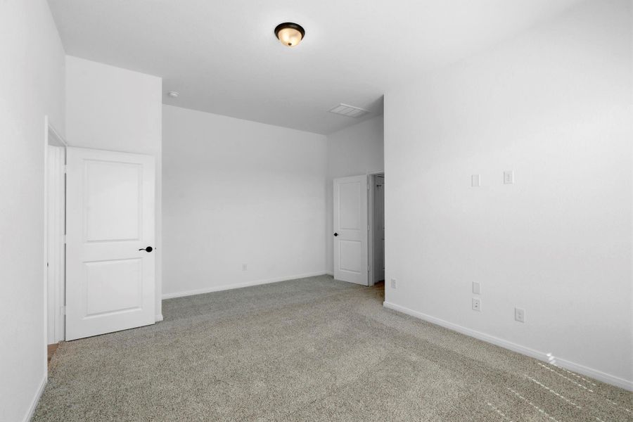 Spacious, unfurnished interior of a new home in Woodforest, Montgomery (Image 14).
