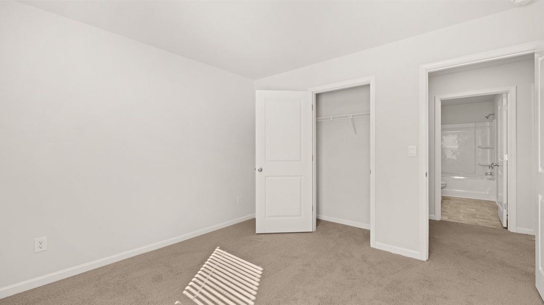 Spacious, unfurnished interior of a new home in Highland Hills, Graniteville (Image 31).