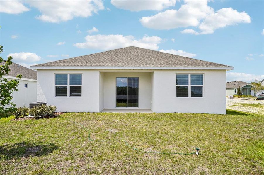 Exterior details and patio area of a home in Oakview, Apopka (Image 17).
