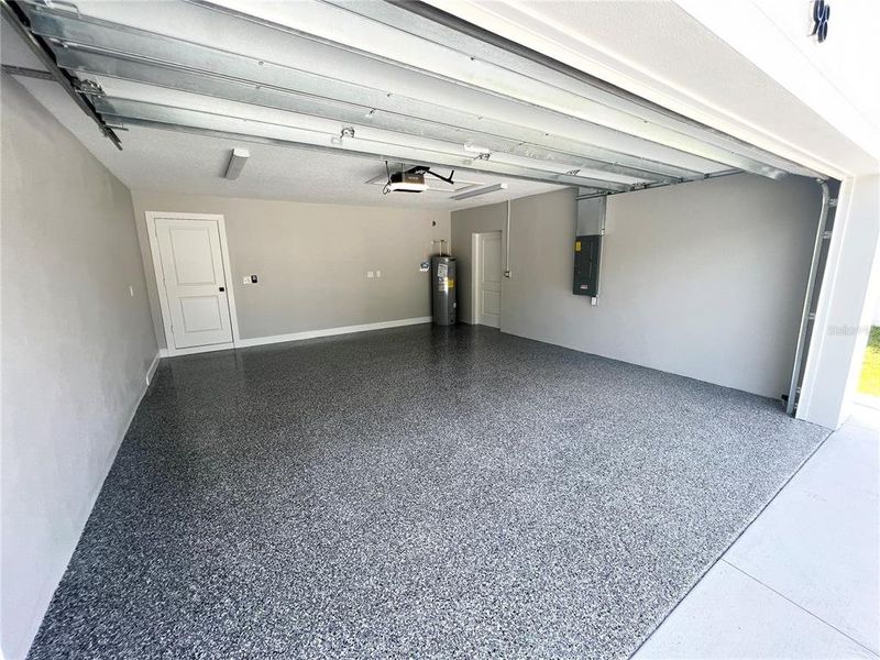 Spacious, unfurnished interior of a new home in , Port Charlotte (Image 22).