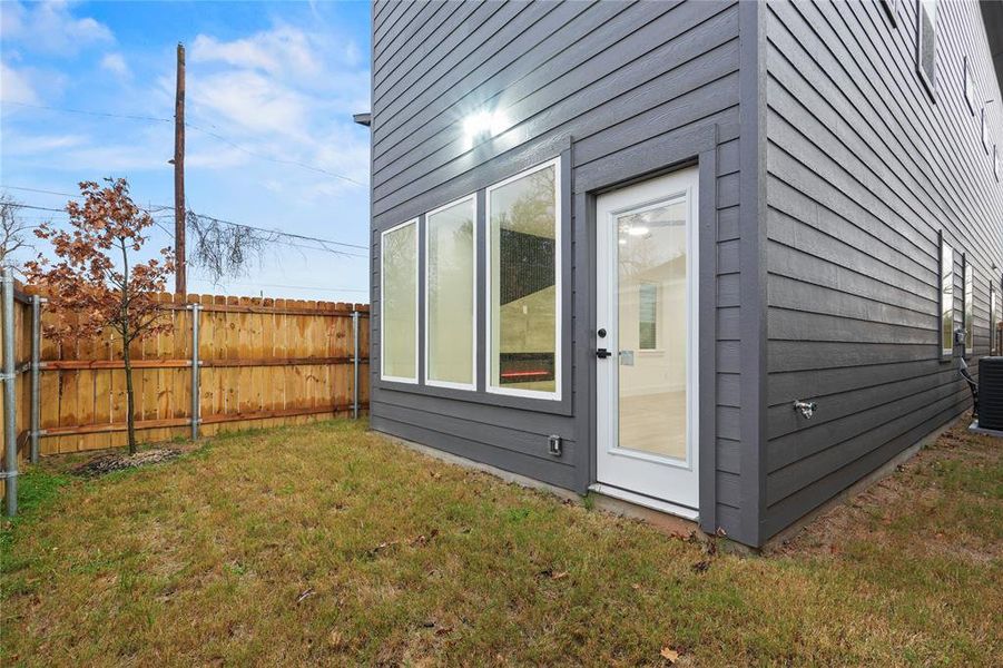Exterior details and patio area of a home in , Dallas (Image 3).
