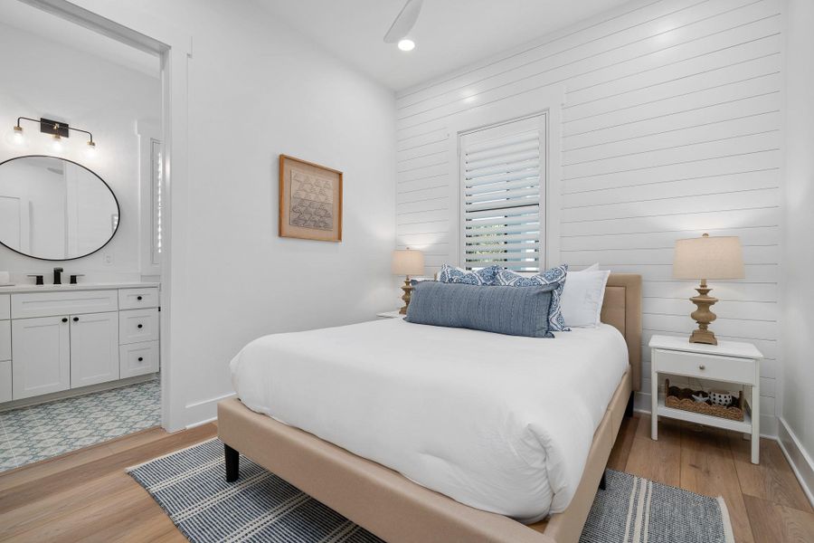 Bedroom 1 in main house with queen size bed and ensuite Bedroom 1 in main house with queen size bed and ensuite