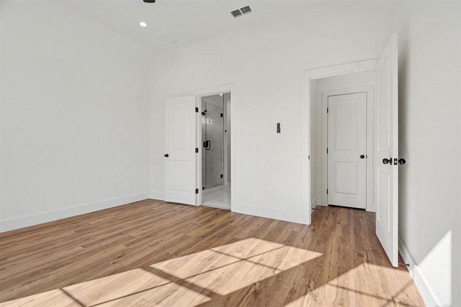 Spacious, unfurnished interior of a new home in , Greenville (Image 12).
