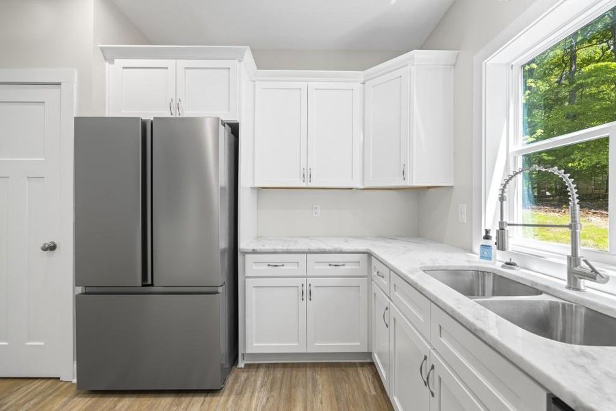 Furnished interior view inside a new home in , Lavonia (Image 39).