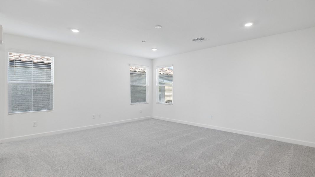 Spacious, unfurnished interior of a new home in The Buttes at Mystic, Peoria (Image 22).