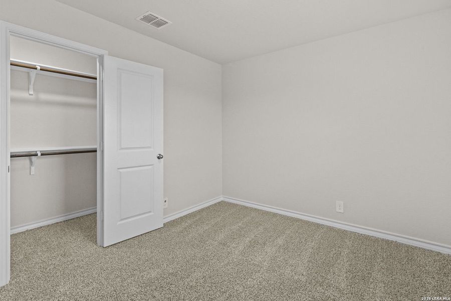 Spacious, unfurnished interior of a new home in Stonehill, San Antonio (Image 10).