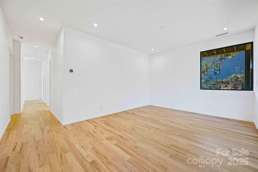 Spacious, unfurnished interior of a new home in , Asheville (Image 38).