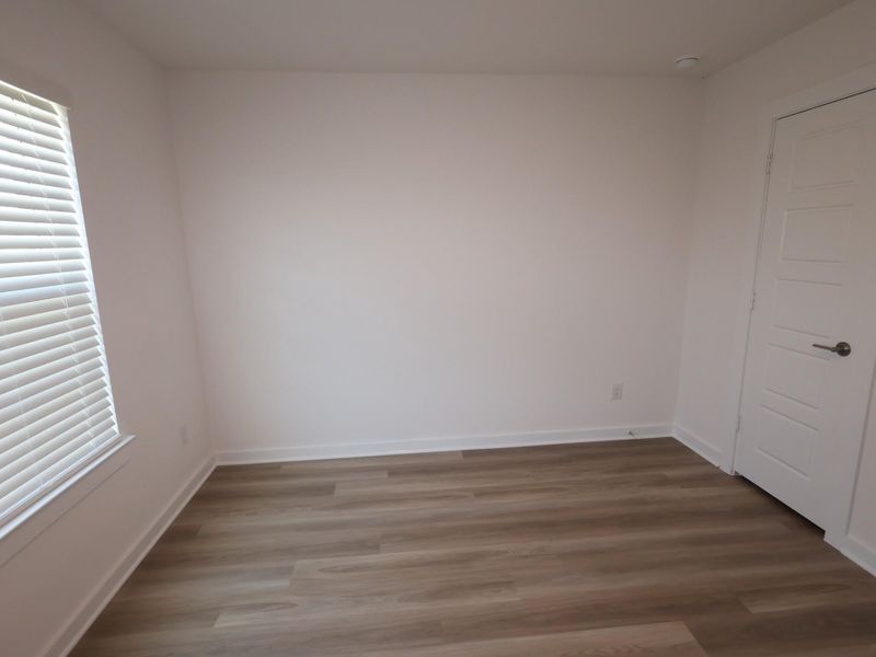Spacious, unfurnished interior of a new home in Ambrose, La Marque (Image 16).