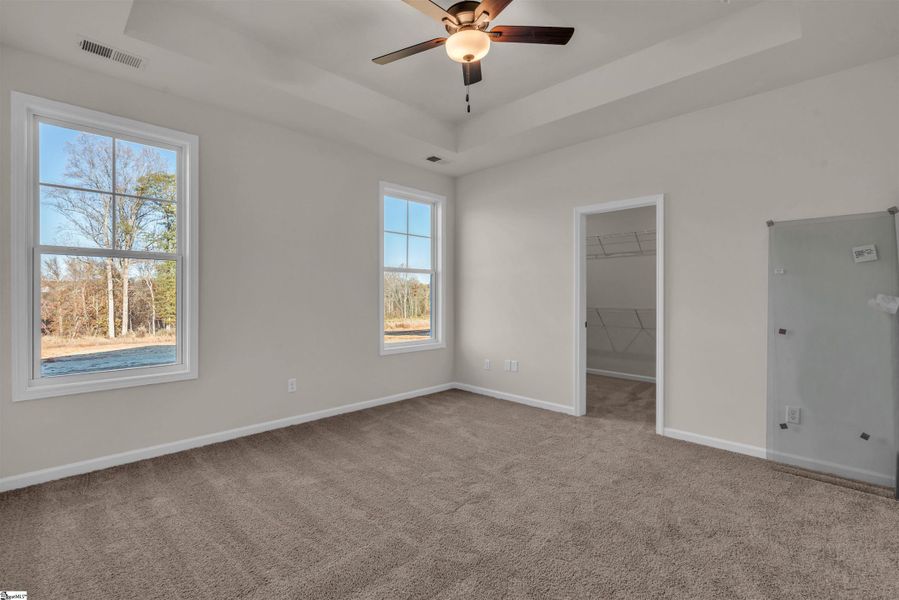 Spacious, unfurnished interior of a new home in Lynbrook, Boiling Springs (Image 19).