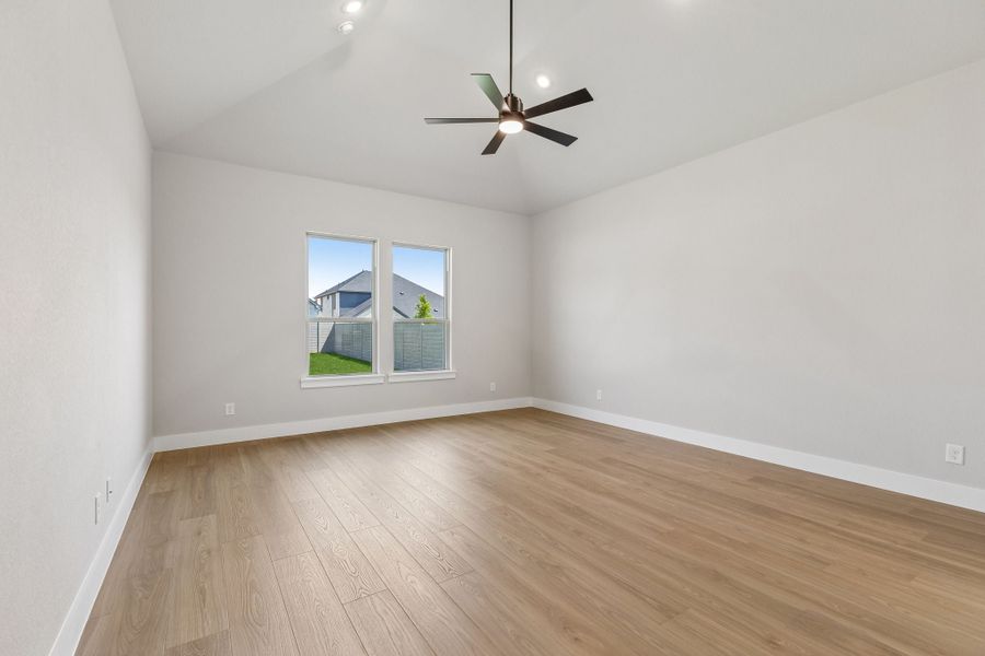Spacious, unfurnished interior of a new home in Painted Tree Lakeside, McKinney (Image 24).