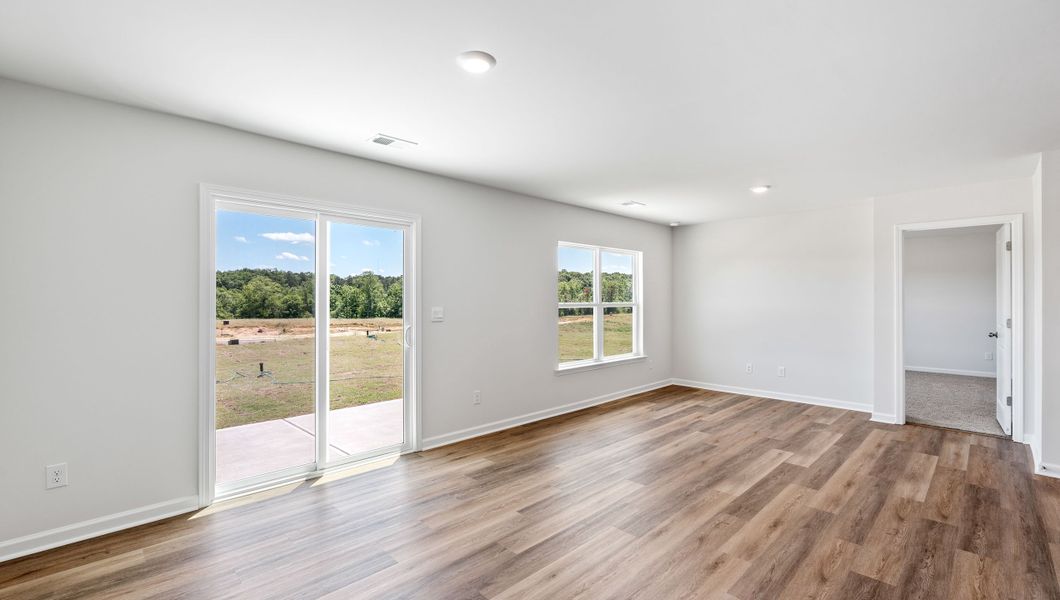 Spacious, unfurnished interior of a new home in Stone Creek, Clinton (Image 15).