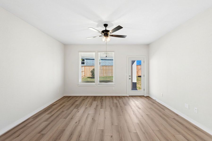 Spacious, unfurnished interior of a new home in Mayfair, New Braunfels (Image 8).