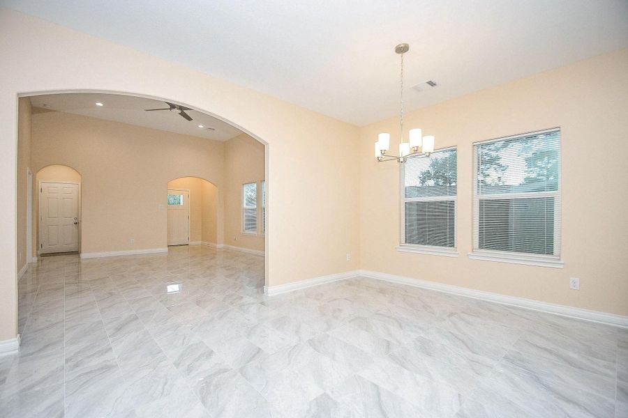 Spacious, unfurnished interior of a new home in , Houston (Image 18).
