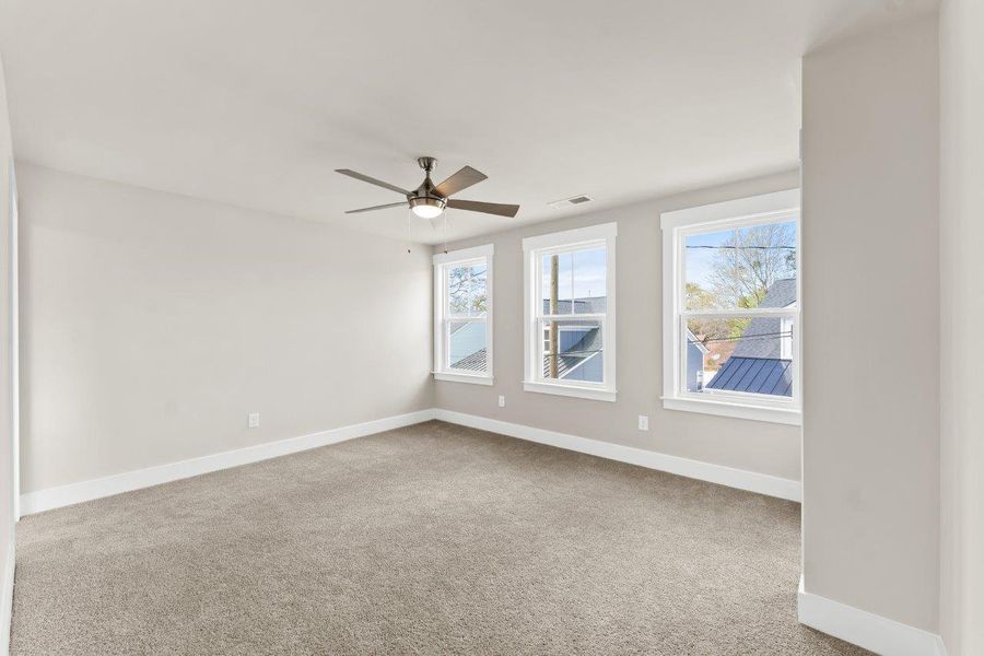 Spacious, unfurnished interior of a new home in Founder's Park, Summerville (Image 16).
