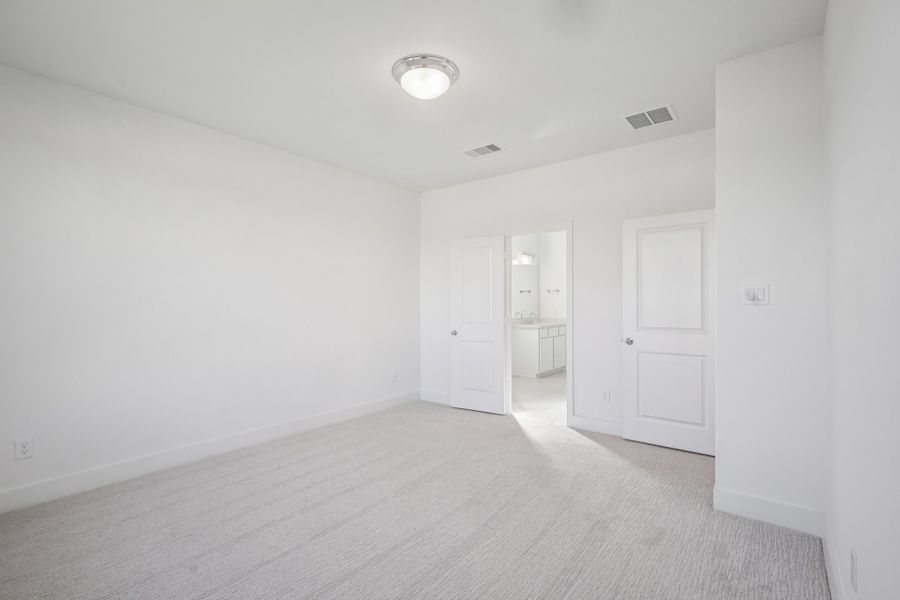 Spacious, unfurnished interior of a new home in Oakberry Trails, Waller (Image 7).