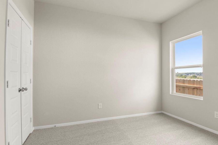 Spacious, unfurnished interior of a new home in Cloverleaf, Austin (Image 29).