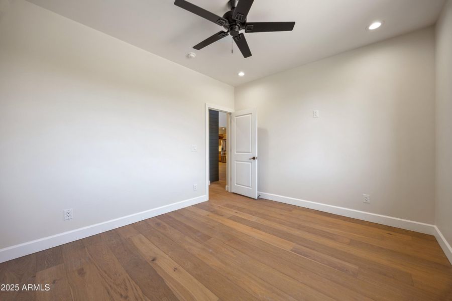 2268RoundaboutCir-HeberOvergaardAZ-24 2268RoundaboutCir-HeberOvergaardAZ-24