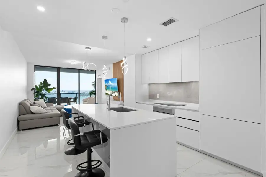 8-web-or-mls-A7401395