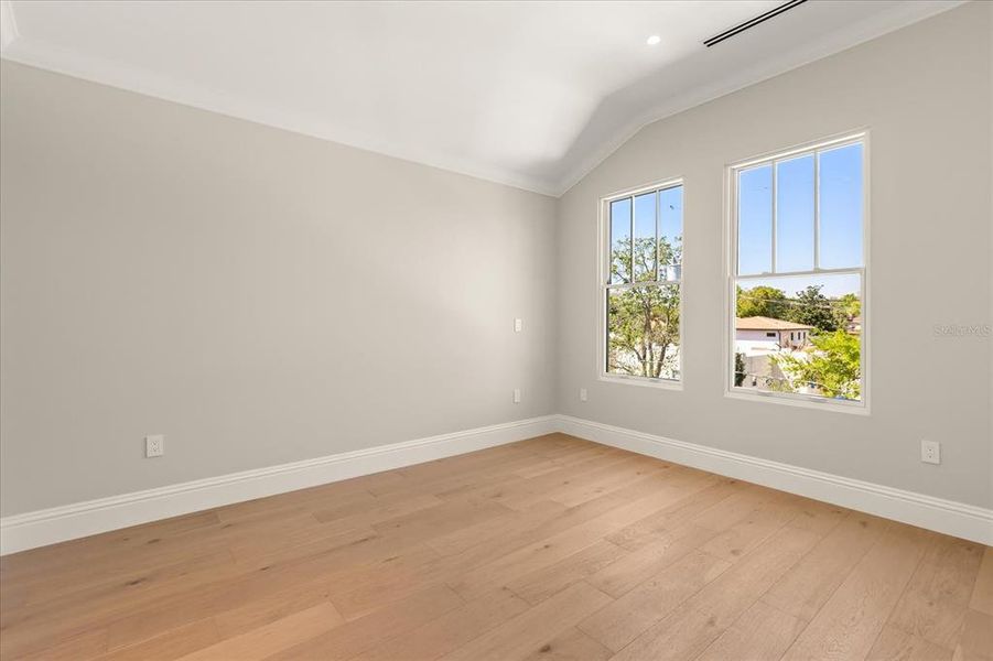 Spacious, unfurnished interior of a new home in , Orlando (Image 20).