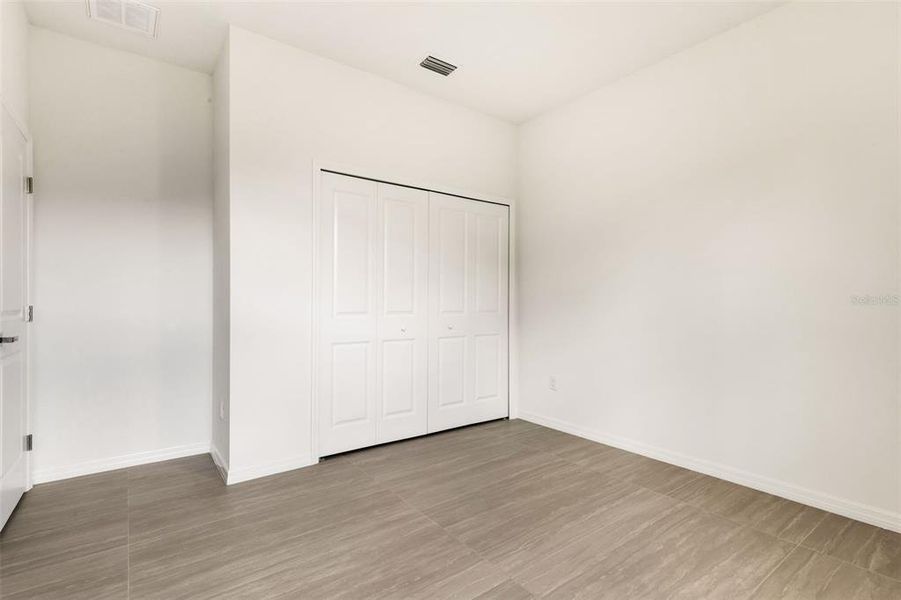 Spacious, unfurnished interior of a new home in , Tampa (Image 49).
