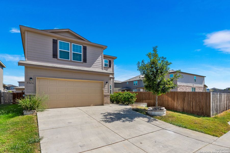 Image 50 of a home in Cinco Lakes. Image 50 of a home in Cinco Lakes.