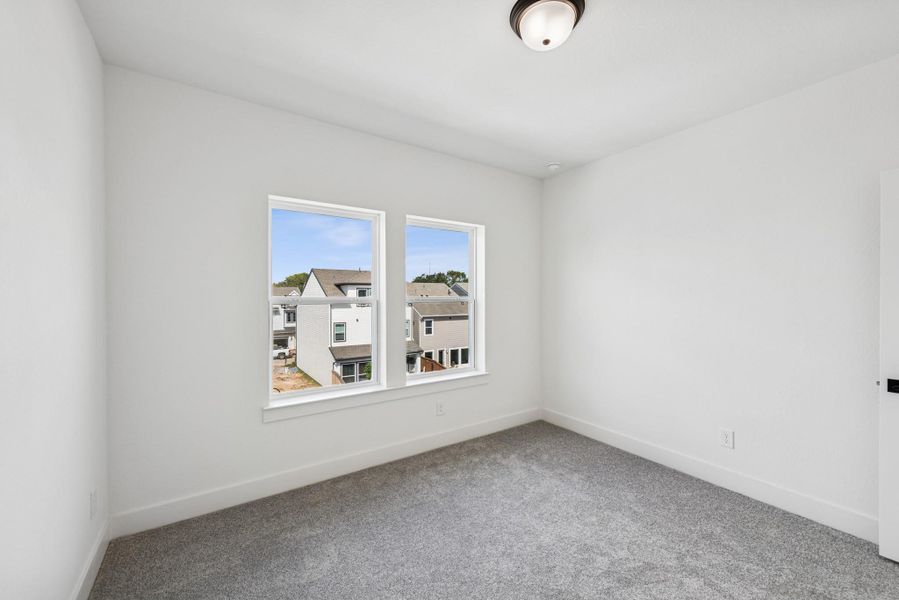 Spacious, unfurnished interior of a new home in Retreat at Oak Park, Houston (Image 17).