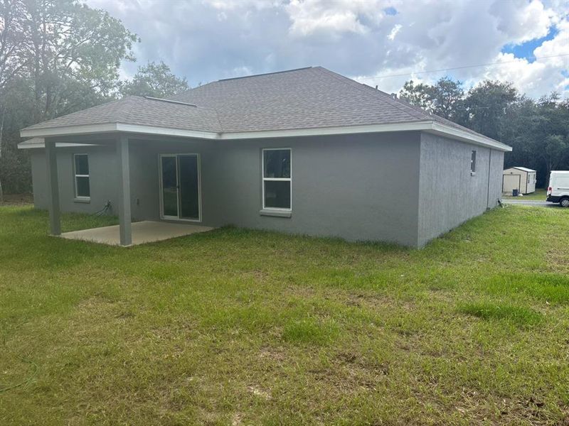 Exterior details and patio area of a home in , Dunnellon (Image 4).