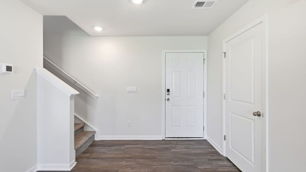 Spacious, unfurnished interior of a new home in Cedar Gap, Fountain Inn (Image 16).