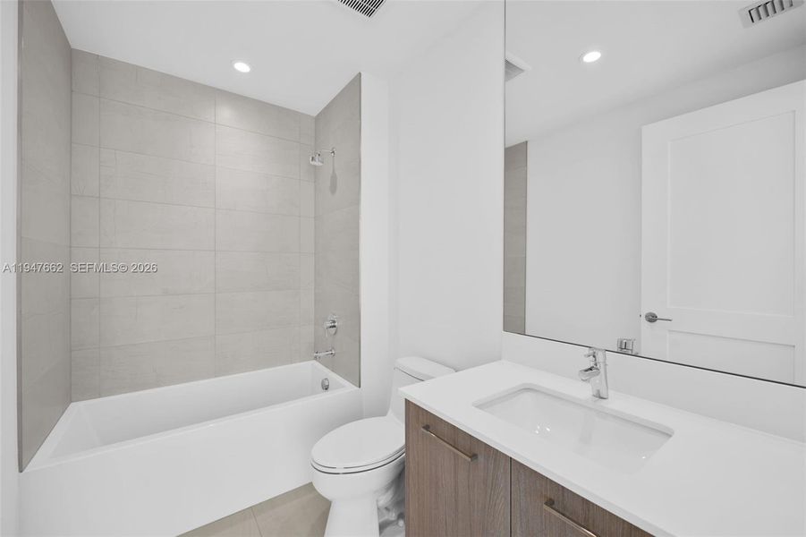 Furnished interior view inside a new home in , Fort Lauderdale (Image 10).