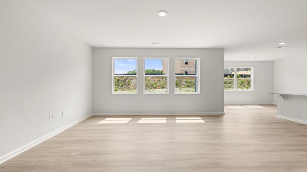 Spacious, unfurnished interior of a new home in Oaks at Cedar Grove, Fairburn (Image 9).