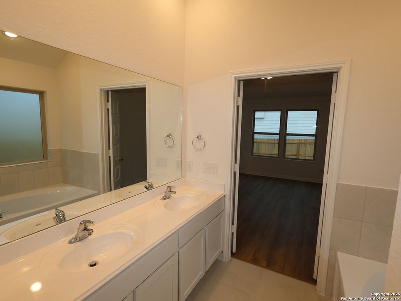 Furnished interior view inside a new home in Paloma Park, Converse (Image 5).