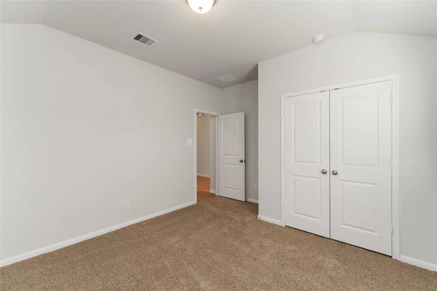 Spacious, unfurnished interior of a new home in Sunrise Cove, Texas City (Image 22).