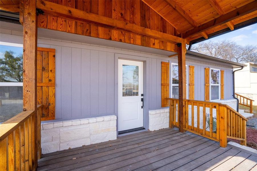 Exterior details and patio area of a home in , Comanche (Image 23).