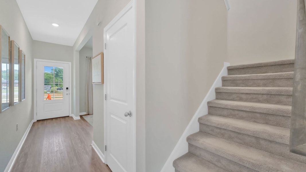 Spacious, unfurnished interior of a new home in Emory Creek, Harriman (Image 20).