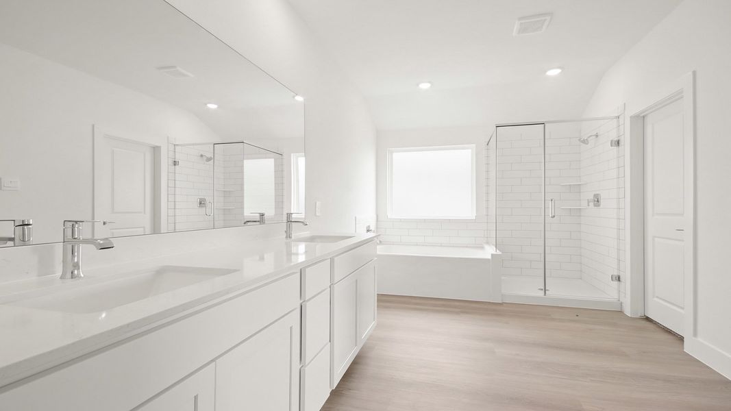 Furnished interior view inside a new home in Riverside Estates, Mont Belvieu (Image 9).