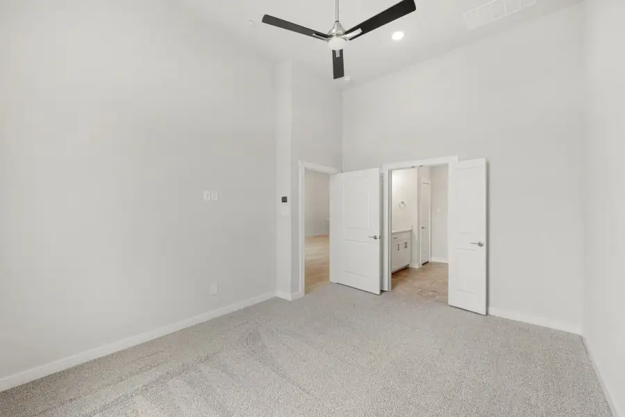 Spacious, unfurnished interior of a new home in Cottonwood Creek, Rowlett (Image 38).