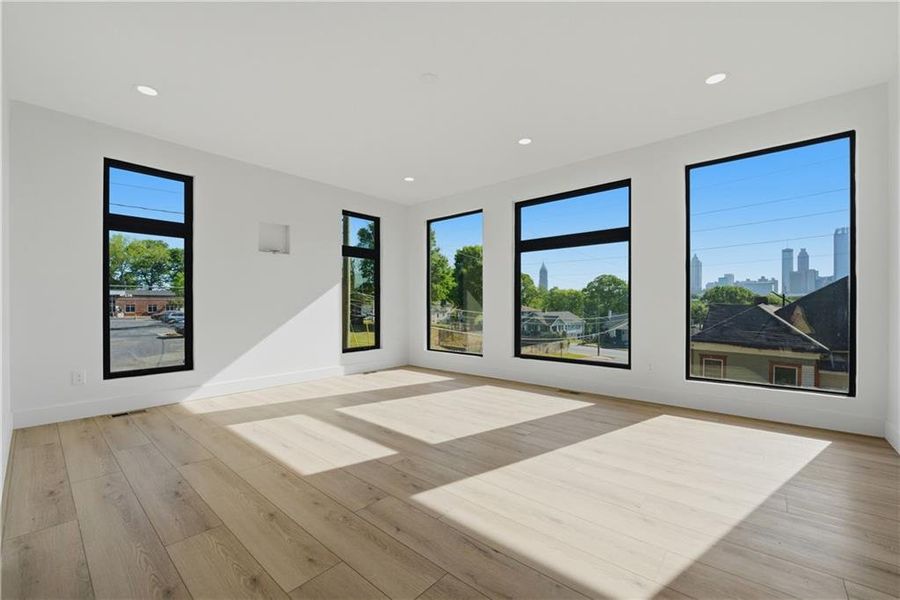 Spacious, unfurnished interior of a new home in , Atlanta (Image 15).