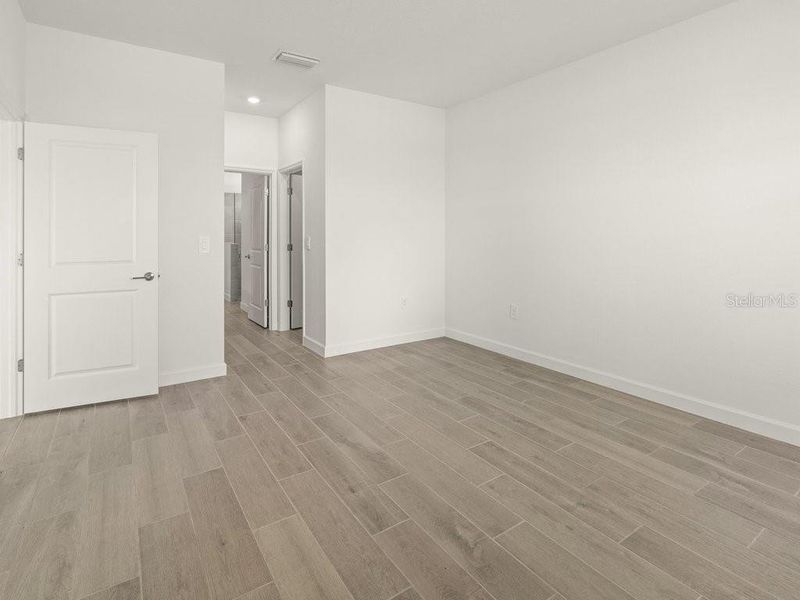 Spacious, unfurnished interior of a new home in Harbor East: Executive Homes, Port Charlotte (Image 18).