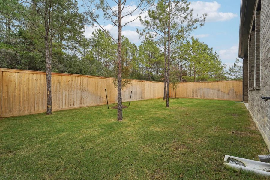Exterior details and patio area of a home in Kresston, Montgomery (Image 24).