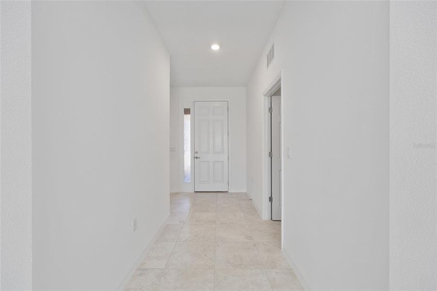 Spacious, unfurnished interior of a new home in Calesa Township, Ocala (Image 15).