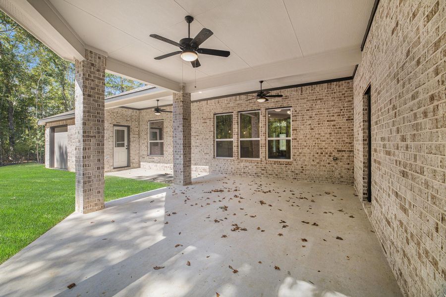 Exterior details and patio area of a home in Encino Estates, Dayton (Image 23).