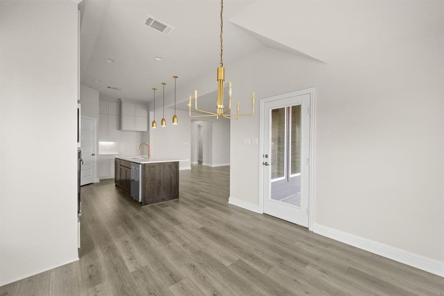 517 Geyser- Dining-2 517 Geyser- Dining-2