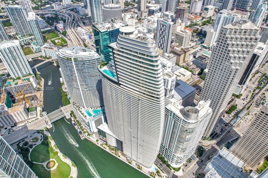 Condo located in Miami, FL showcasing its design and architecture (Image 31). Condo located in Miami, FL showcasing its design and architecture (Image 31).