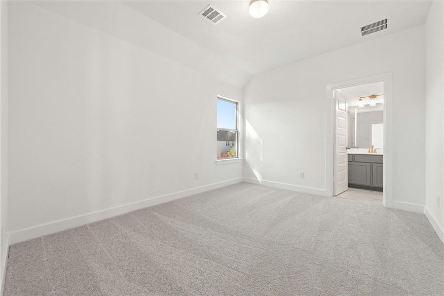 Spacious, unfurnished interior of a new home in Kresston, Montgomery (Image 14).