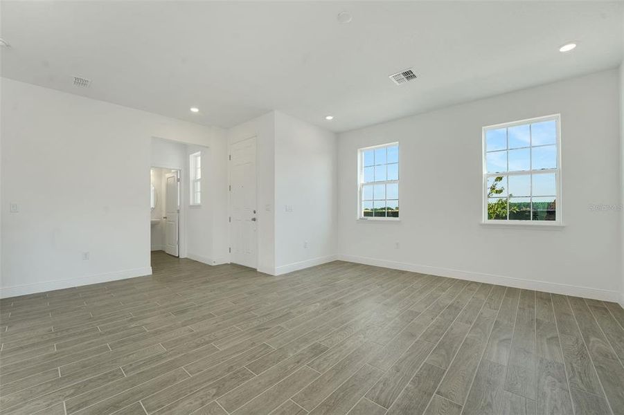 Spacious, unfurnished interior of a new home in Crossroads at Kelly Park, Apopka (Image 47). Spacious, unfurnished interior of a new home in Crossroads at Kelly Park, Apopka (Image 47).