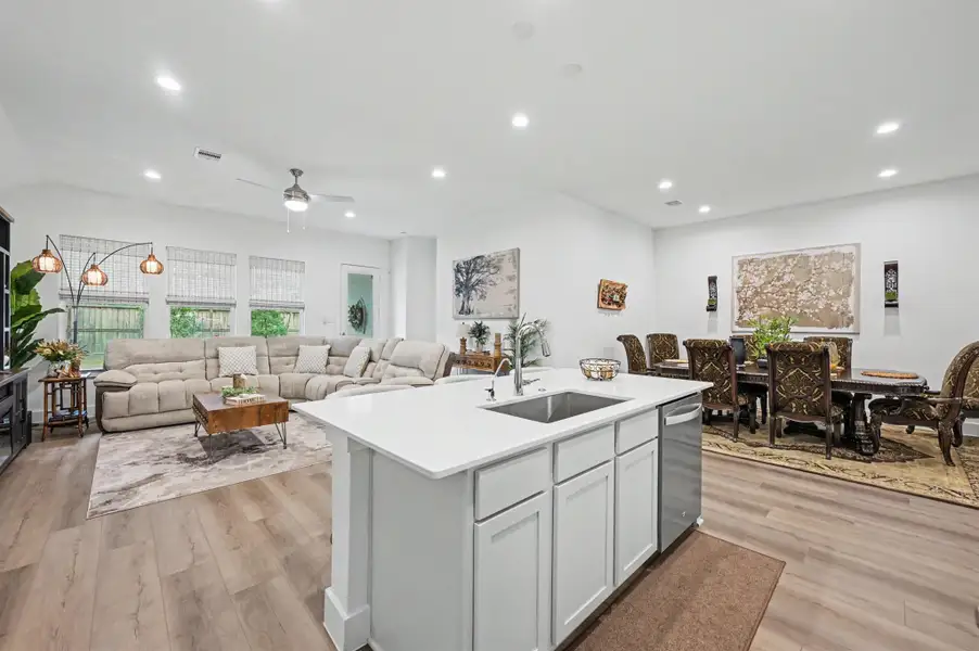 Open concept living. Kitchen/family/dining! Open concept living. Kitchen/family/dining!