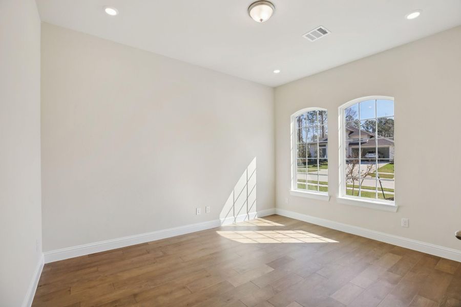 Spacious, unfurnished interior of a new home in Woodhavyn 50', Magnolia (Image 16).